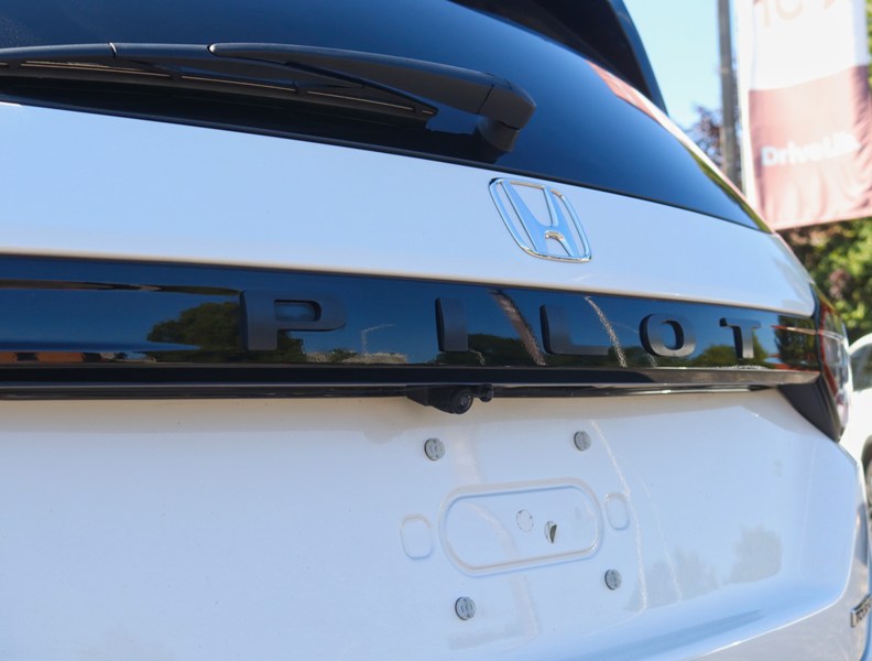 2025 Honda Pilot Touring AWD