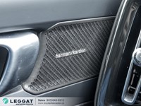 2025 Volvo XC40 B5 AWD Ultra Dark Theme