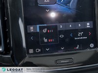 2025 Volvo XC40 B5 AWD Ultra Dark Theme