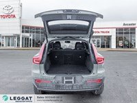 2025 Volvo XC40 B5 AWD Ultra Dark Theme