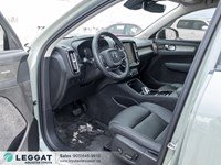 2025 Volvo XC40 B5 AWD Ultra Dark Theme