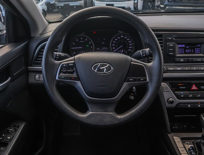 2017 Hyundai Elantra 4dr Sdn Auto LE