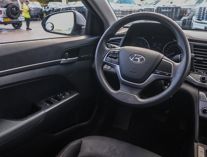 2017 Hyundai Elantra 4dr Sdn Auto LE