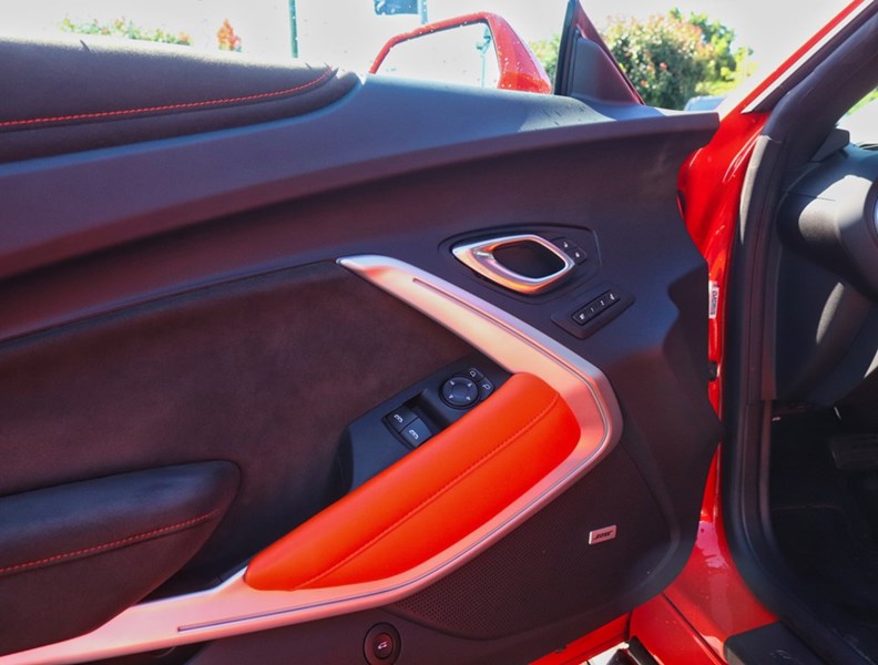 2018 Chevrolet Camaro 2dr Cpe 2LT