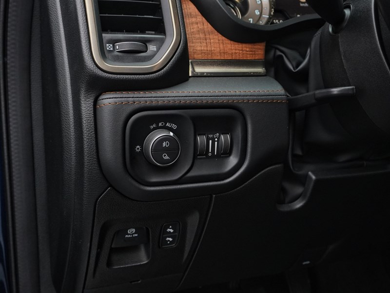 2022 RAM 1500 Limited Longhorn 4x4 Crew Cab 5'7