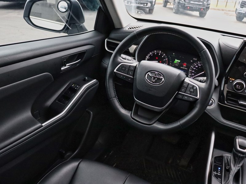 2022 Toyota Highlander XLE | NEWBRAKES | 2SETSOFTIRES | 1OWNER | NOCLAIMS