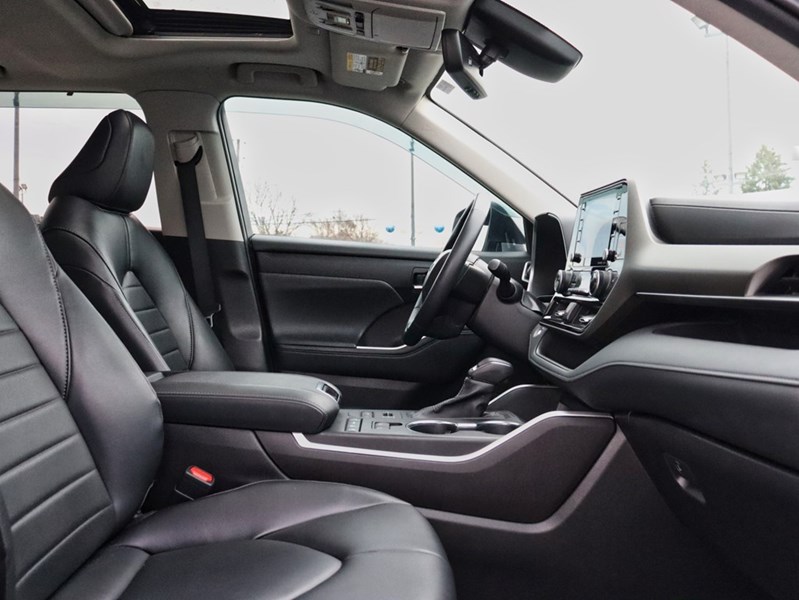 2022 Toyota Highlander XLE | NEWBRAKES | 2SETSOFTIRES | 1OWNER | NOCLAIMS