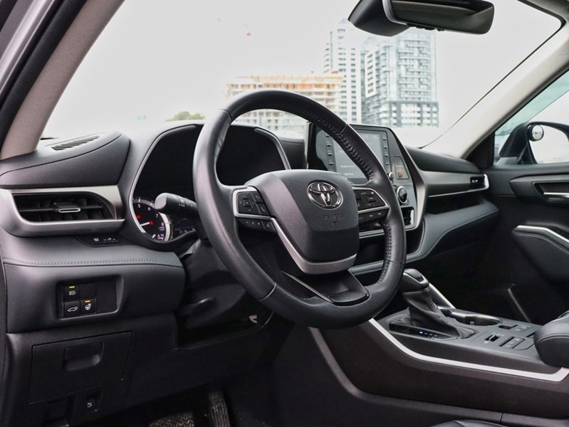 2022 Toyota Highlander XLE | NEWBRAKES | 2SETSOFTIRES | 1OWNER | NOCLAIMS