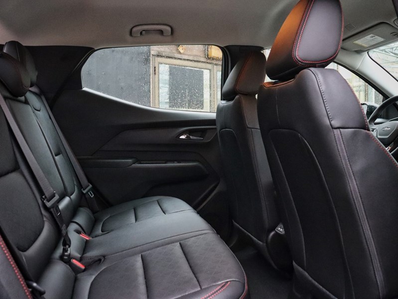 2027 CHEVROLET BOLT FWD 4dr RS