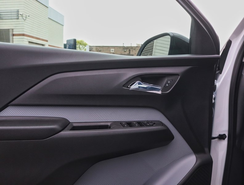 2027 Chevrolet Bolt FWD 4dr LT