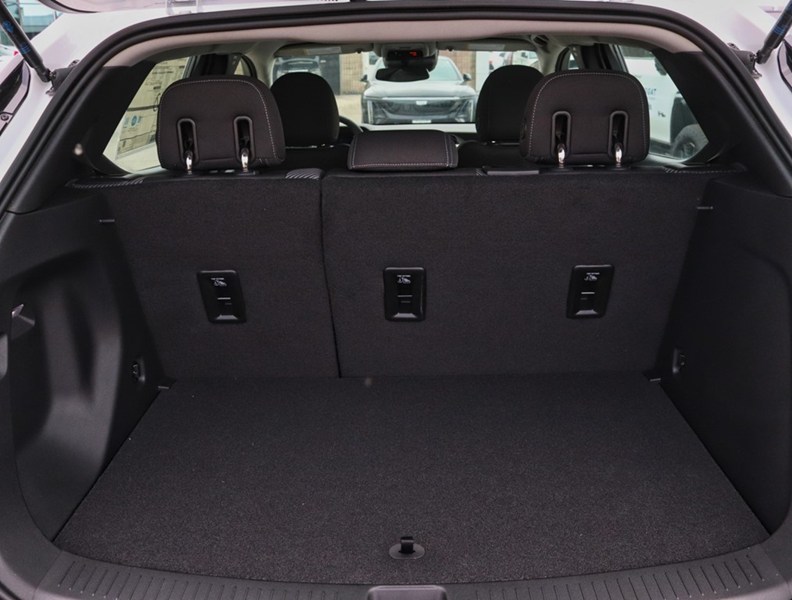 2027 Chevrolet Bolt FWD 4dr LT