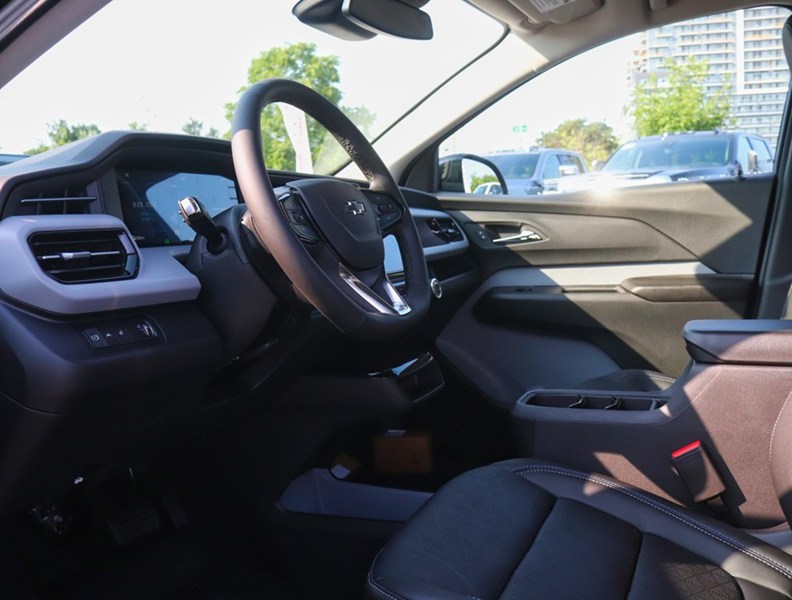 2027 Chevrolet Bolt FWD 4dr LT
