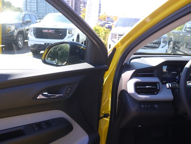 2027 Chevrolet Bolt FWD 4dr RS
