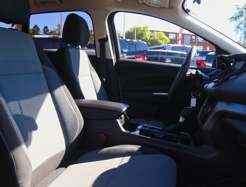 2017 Ford Escape SE | 1.5L | NAV | BLIS | HTD SEATS | ALLOYS