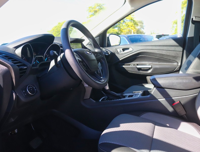 2017 Ford Escape SE | 1.5L | NAV | BLIS | HTD SEATS | ALLOYS