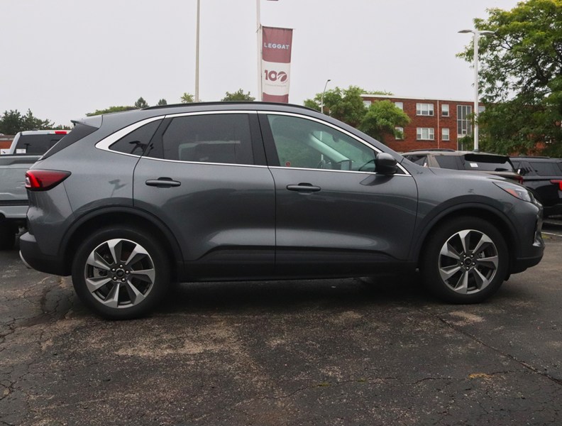 2023 Ford Escape Platinum | AWD | 2.0L | TOW | 360 | NAV | ADPTV CR