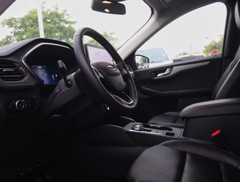 2023 Ford Escape Platinum | AWD | 2.0L | TOW | 360 | NAV | ADPTV CR