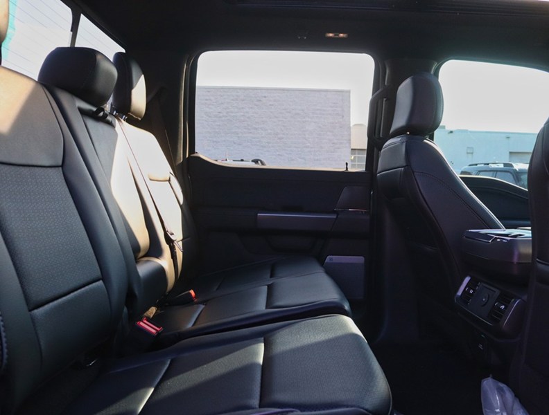 2026 Ford F-150 LARIAT | 4X4 | 3.5L | 501A | BLK PK | ROOF