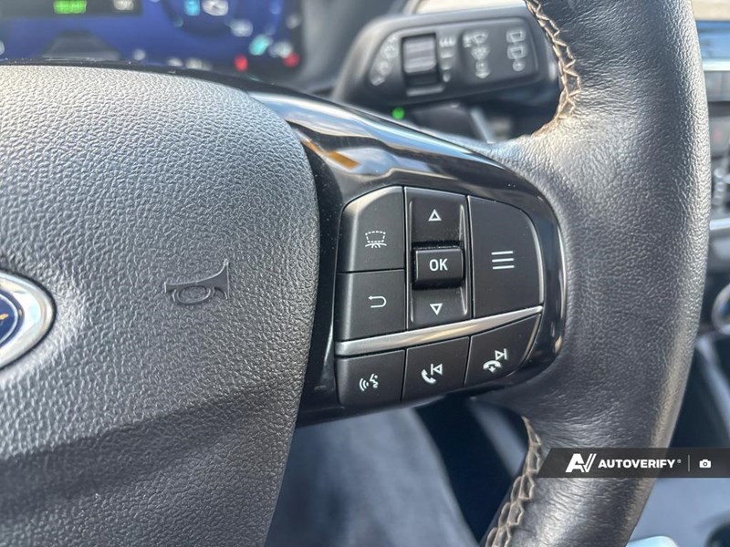 2022 Ford Escape Titanium Hybrid AWD