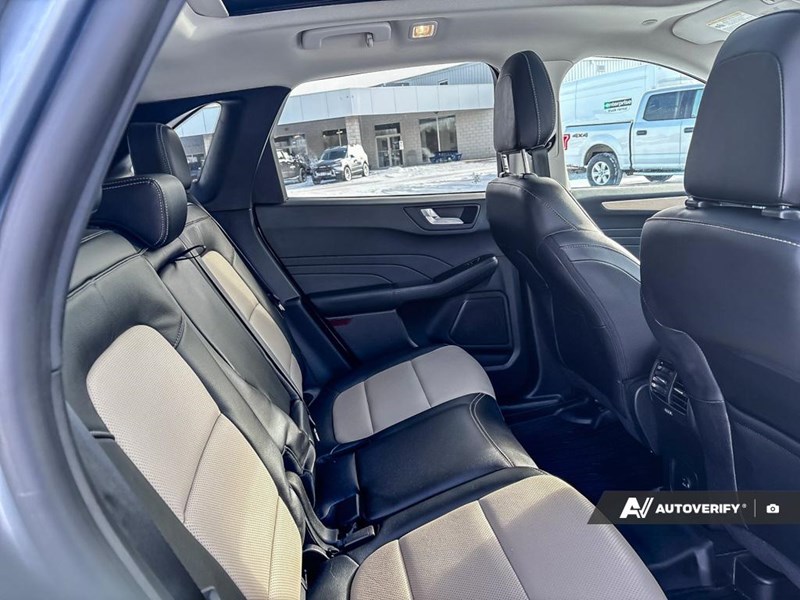 2022 Ford Escape Titanium Hybrid AWD