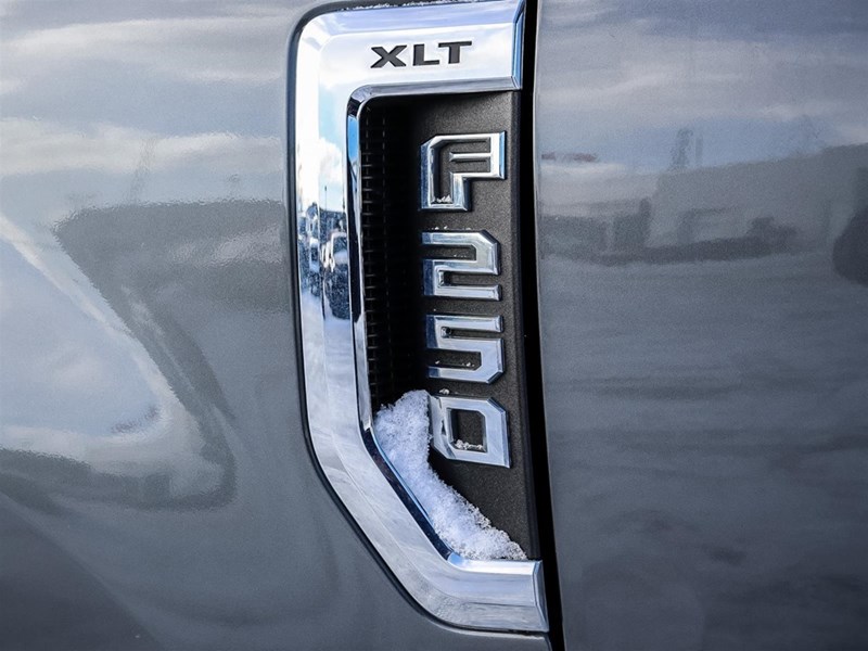 2022 Ford F-250 XLT 4WD Crew Cab 6.75' Box