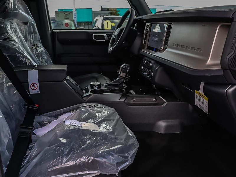 2025 Ford Bronco Outer Banks 4 Door 4x4