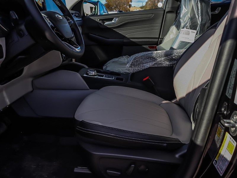 2026 Ford Escape Platinum AWD