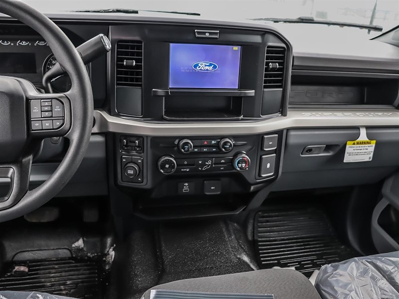 2026 FORD SUPER DUTY F-550 DRW XL 4WD Crew Cab 179