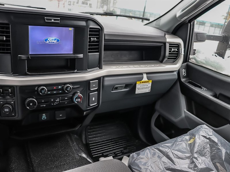 2026 FORD SUPER DUTY F-550 DRW XL 4WD Crew Cab 179