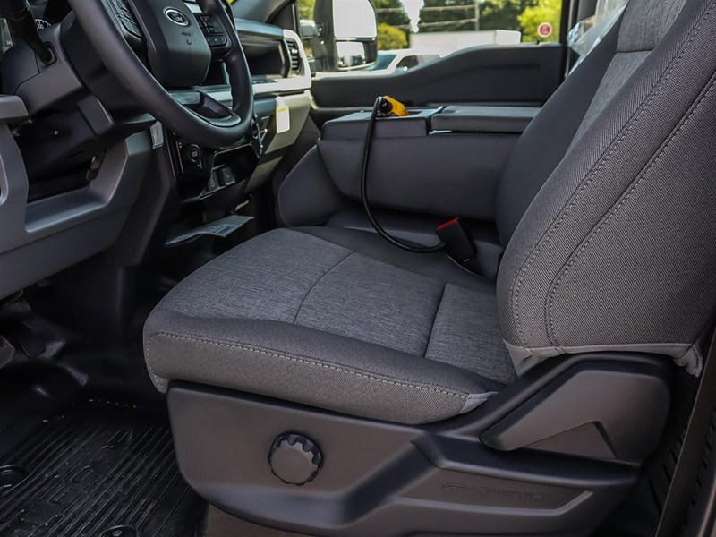 2026 Ford Super Duty F-550 DRW XL 4WD Crew Cab 179