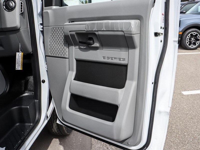 2027 Ford E-Series Cutaway E-450 DRW 158