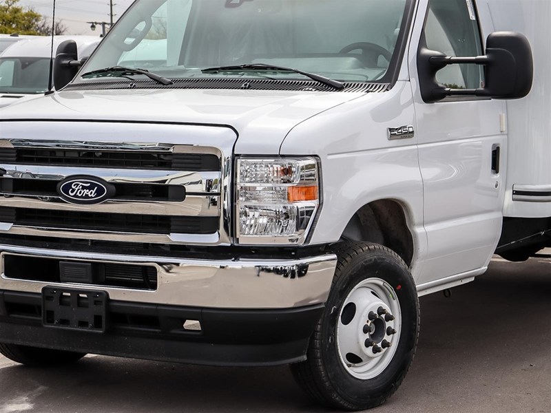 2027 Ford E-Series Cutaway E-450 DRW 158