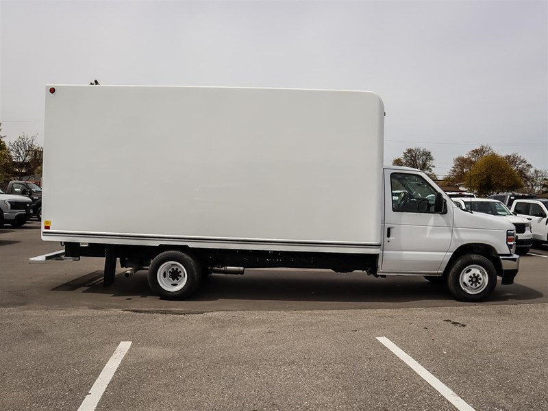 2027 Ford E-Series Cutaway E-450 DRW 158