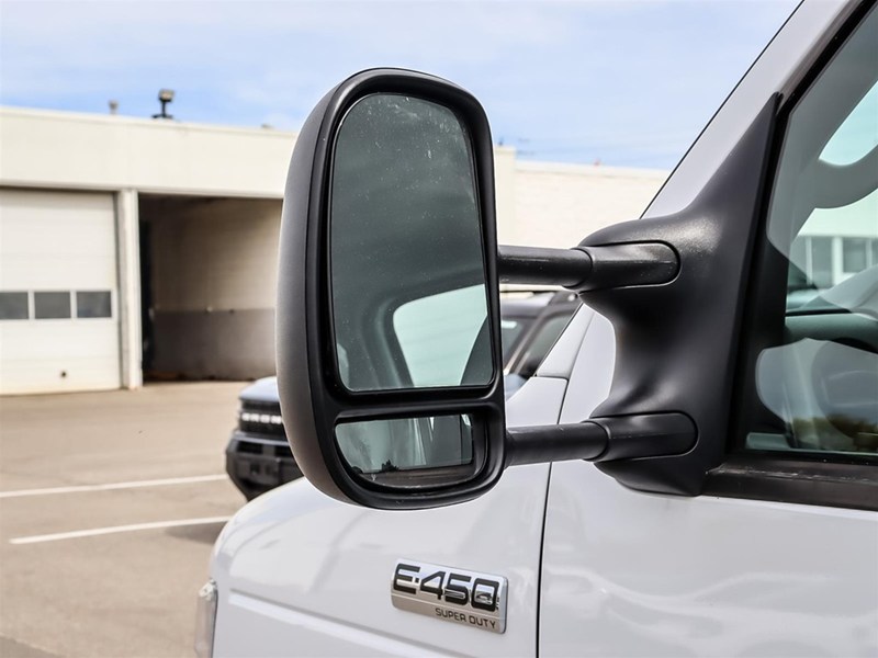 2027 Ford E-Series Cutaway E-450 DRW 158