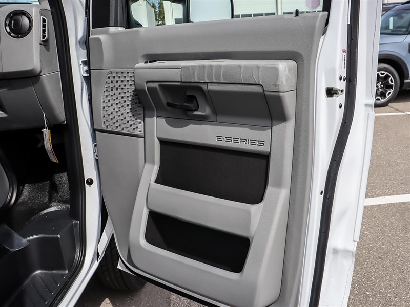 2027 Ford E-Series Cutaway E-450 DRW 158