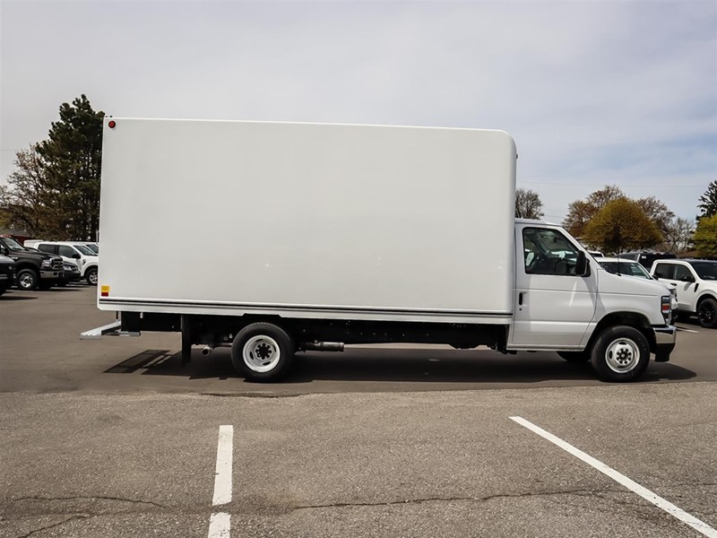 2027 Ford E-Series Cutaway E-450 DRW 158