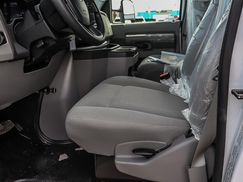 2027 Ford E-Series Cutaway E-450 DRW 158