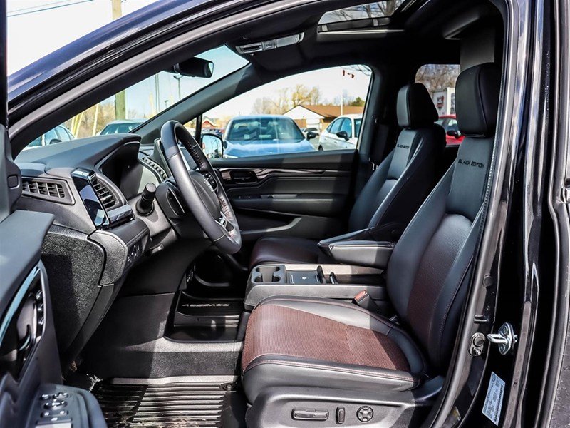 2025 Honda Odyssey Black Edition Auto