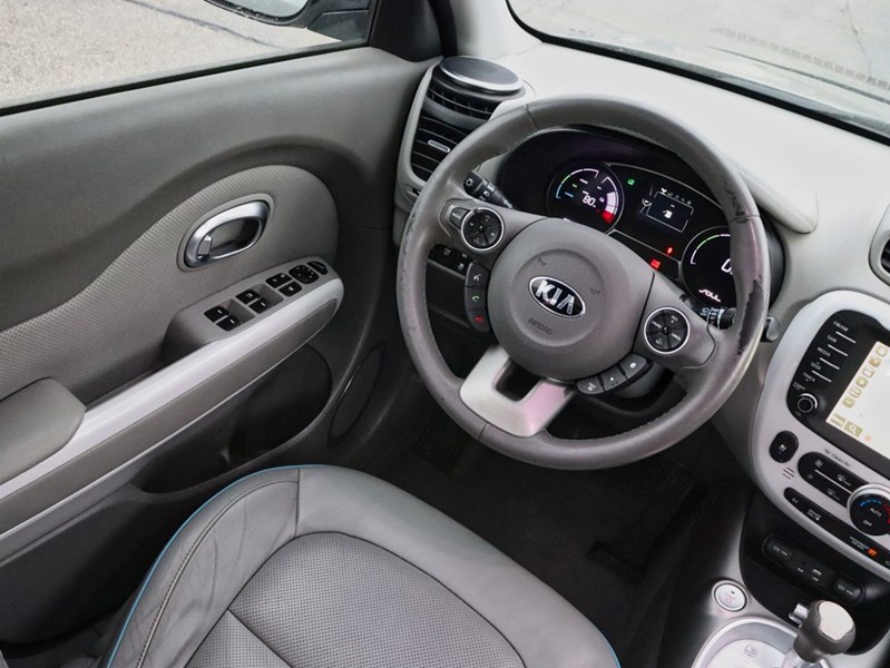 2016 Kia Soul EV 2016 Kia Soul EV — New Battery, No Accidents, All-