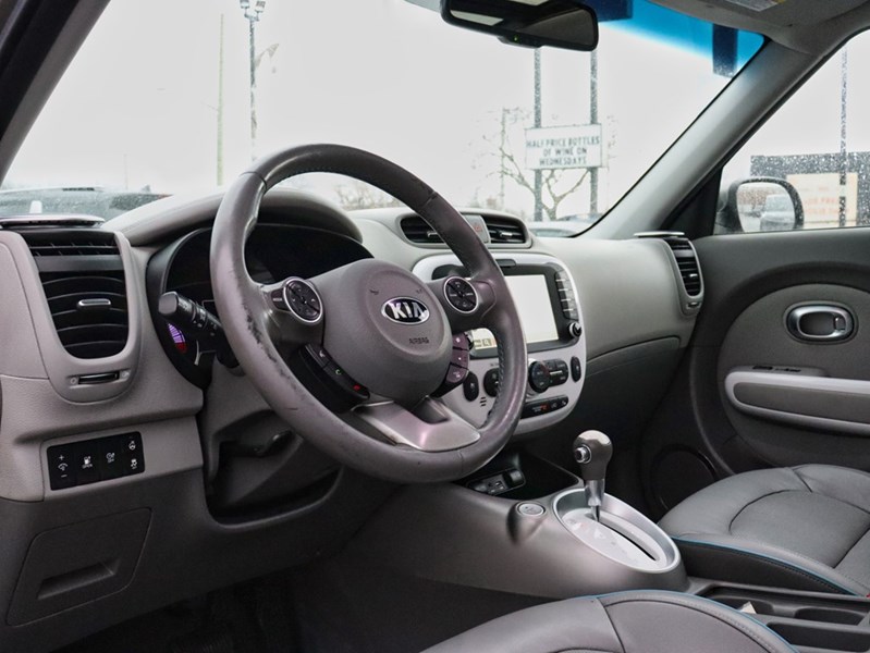 2016 Kia Soul EV 2016 Kia Soul EV — New Battery, No Accidents, All-