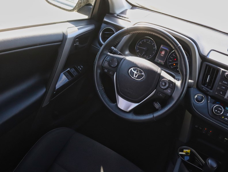 2018 Toyota RAV4 FWD XLE/ SUPER LOW KM/BLIND SPOT