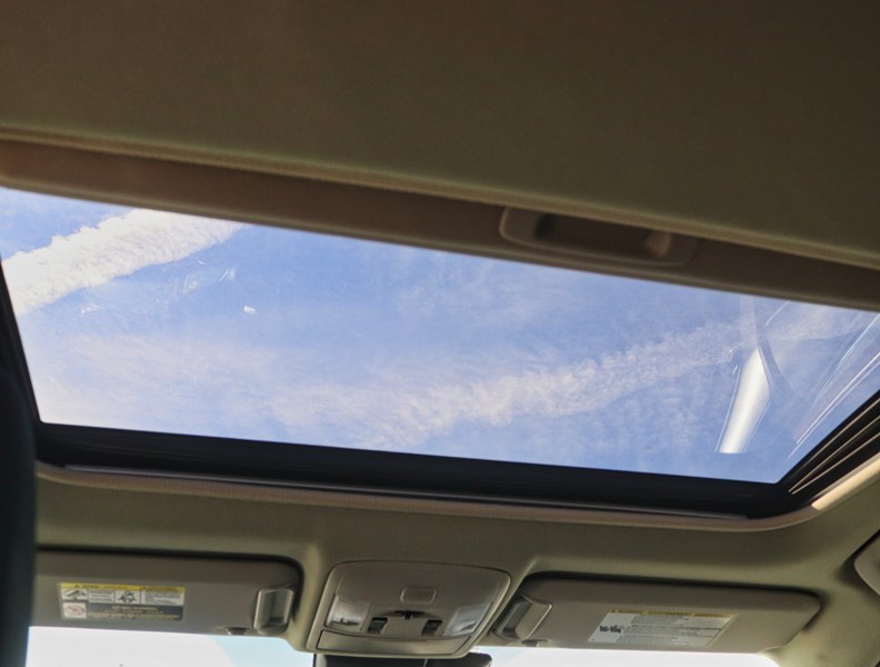 2018 Toyota RAV4 FWD XLE/ SUPER LOW KM/BLIND SPOT