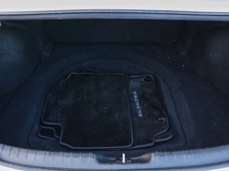 2022 Hyundai Elantra Preferred IVT