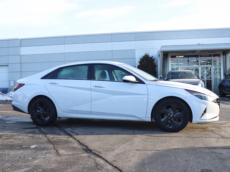 2022 Hyundai Elantra Preferred IVT