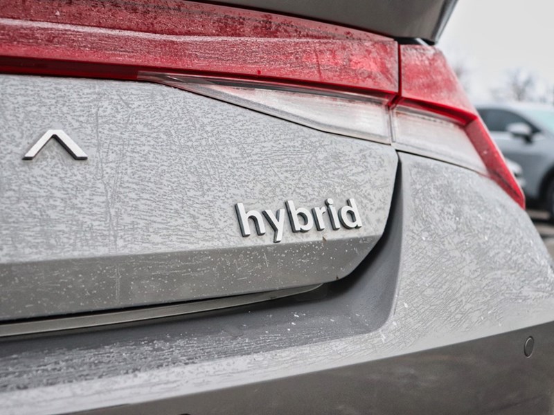 2023 Hyundai Elantra HEV Luxury | Heated & Cooled Seats | Great Fuel Saving