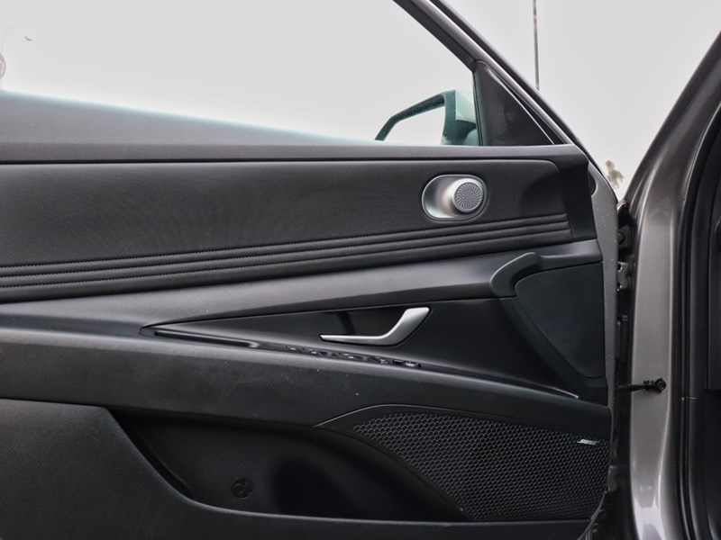 2023 Hyundai Elantra HEV Luxury | Heated & Cooled Seats | Great Fuel Saving