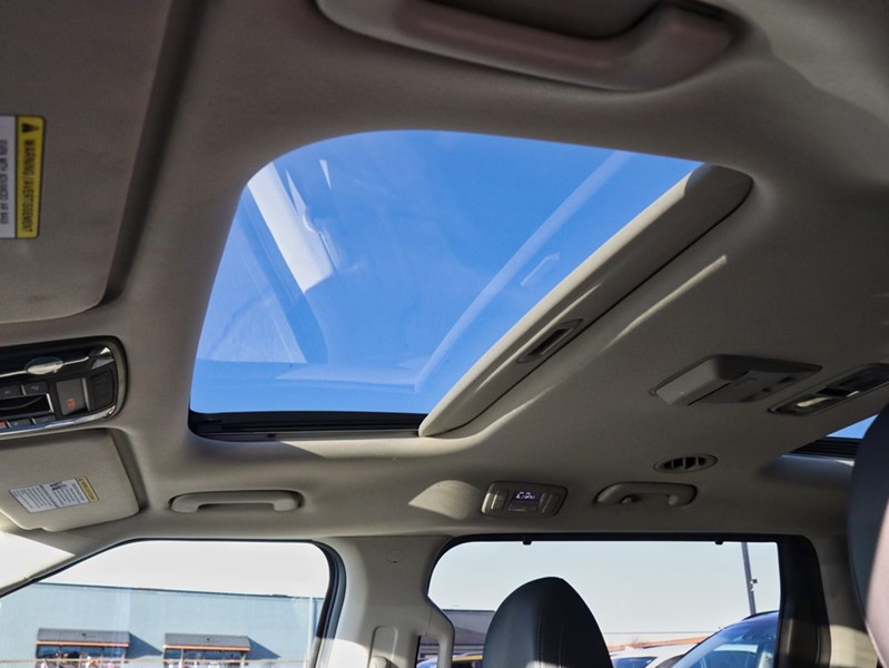 2023 Kia Carnival SX FWD