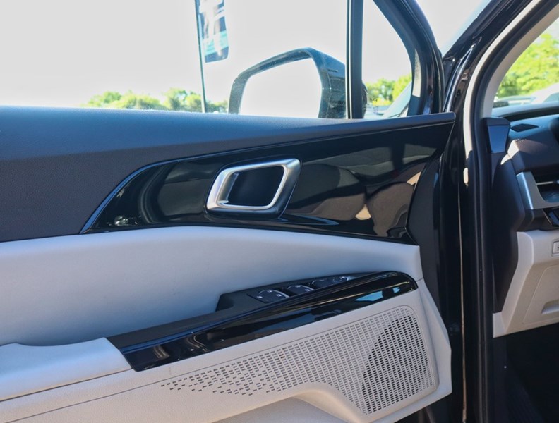 2023 Kia Carnival LX+ FWD