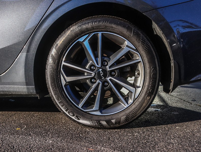 2023 Kia Forte EX IVT