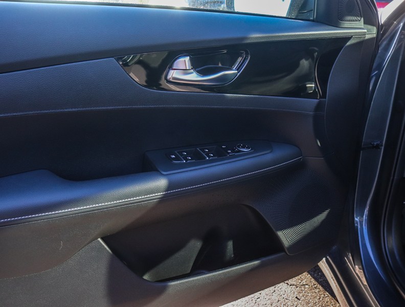 2023 Kia Forte EX IVT